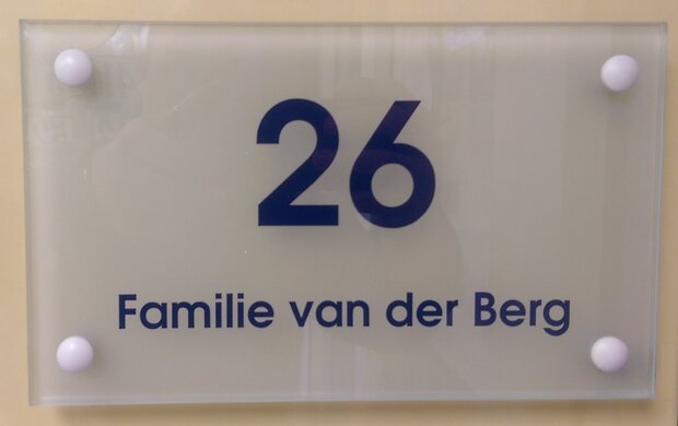 Mat glas naambord W1