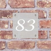 Glazen huisnummerbord M83